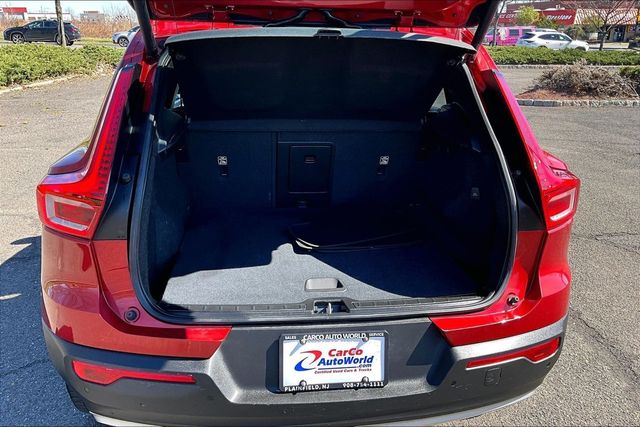 2020 Volvo XC40 T5 AWD Momentum - 22999744 - 33