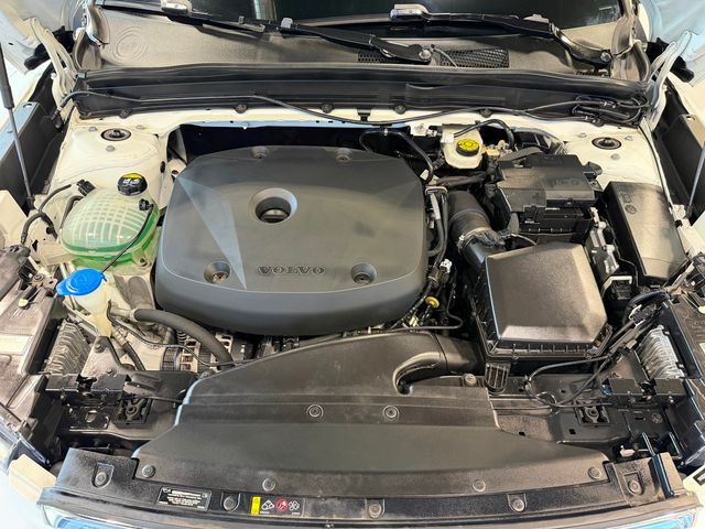 2020 Volvo XC40 T5 AWD Momentum - 23062650 - 25