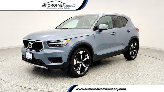2020 Volvo XC40 T5 AWD Momentum w/ Premium Package & 20'' Alloy Wheels - 23006423 - 0