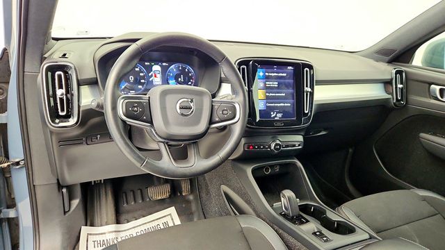 2020 Volvo XC40 T5 AWD Momentum w/ Premium Package & 20'' Alloy Wheels - 23006423 - 11