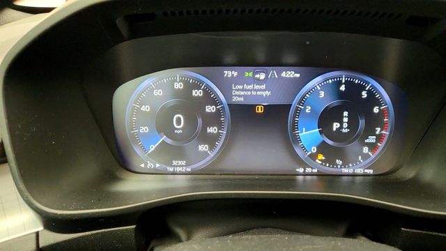 2020 Volvo XC40 T5 AWD Momentum w/ Premium Package & 20'' Alloy Wheels - 23006423 - 13