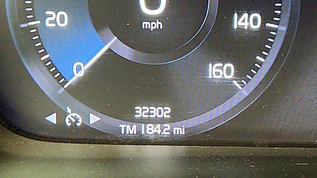 2020 Volvo XC40 T5 AWD Momentum w/ Premium Package & 20'' Alloy Wheels - 23006423 - 14