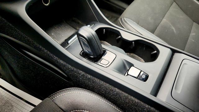 2020 Volvo XC40 T5 AWD Momentum w/ Premium Package & 20'' Alloy Wheels - 23006423 - 15