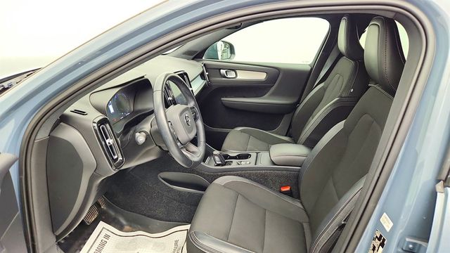 2020 Volvo XC40 T5 AWD Momentum w/ Premium Package & 20'' Alloy Wheels - 23006423 - 17