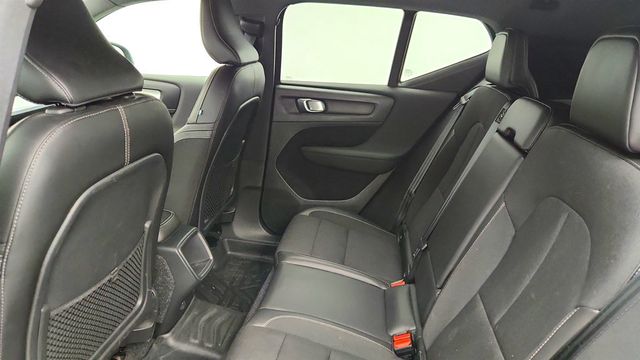 2020 Volvo XC40 T5 AWD Momentum w/ Premium Package & 20'' Alloy Wheels - 23006423 - 18