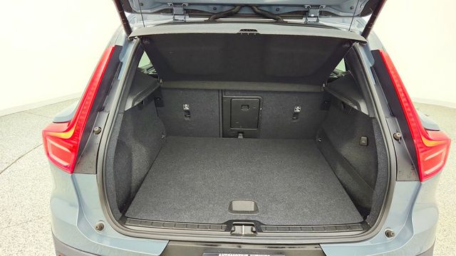 2020 Volvo XC40 T5 AWD Momentum w/ Premium Package & 20'' Alloy Wheels - 23006423 - 19