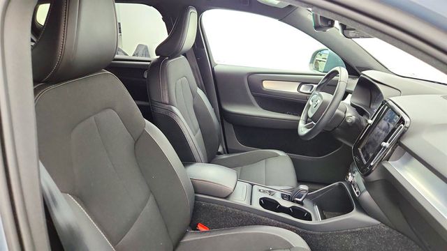 2020 Volvo XC40 T5 AWD Momentum w/ Premium Package & 20'' Alloy Wheels - 23006423 - 21