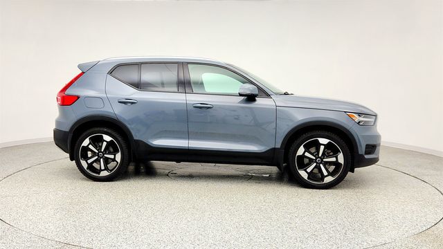2020 Volvo XC40 T5 AWD Momentum w/ Premium Package & 20'' Alloy Wheels - 23006423 - 3