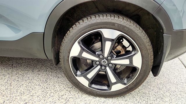 2020 Volvo XC40 T5 AWD Momentum w/ Premium Package & 20'' Alloy Wheels - 23006423 - 8