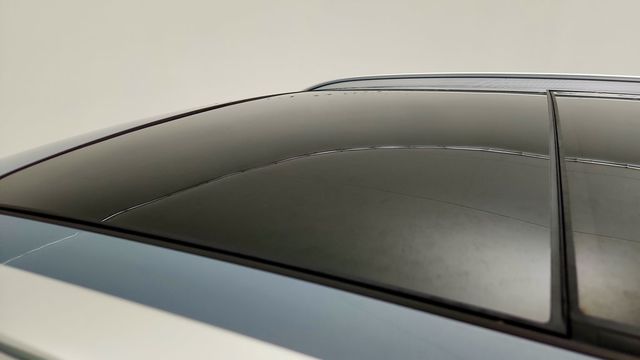 2020 Volvo XC40 T5 Momentum AWD w/ Panoramic Roof, Navigation & Heated Seats - 23093282 - 9