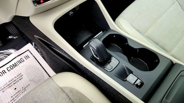 2020 Volvo XC40 T5 Momentum AWD w/ Panoramic Roof, Navigation & Heated Seats - 23093282 - 15