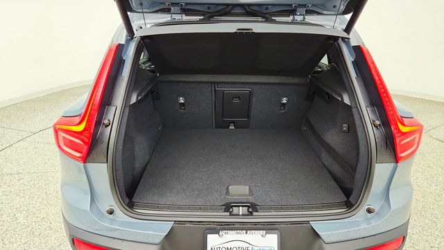 2020 Volvo XC40 T5 Momentum AWD w/ Panoramic Roof, Navigation & Heated Seats - 23093282 - 20