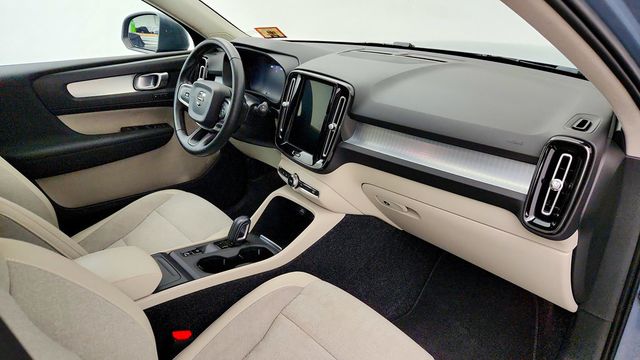 2020 Volvo XC40 T5 Momentum AWD w/ Panoramic Roof, Navigation & Heated Seats - 23093282 - 23