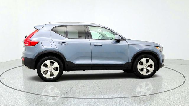 2020 Volvo XC40 T5 Momentum AWD w/ Panoramic Roof, Navigation & Heated Seats - 23093282 - 3