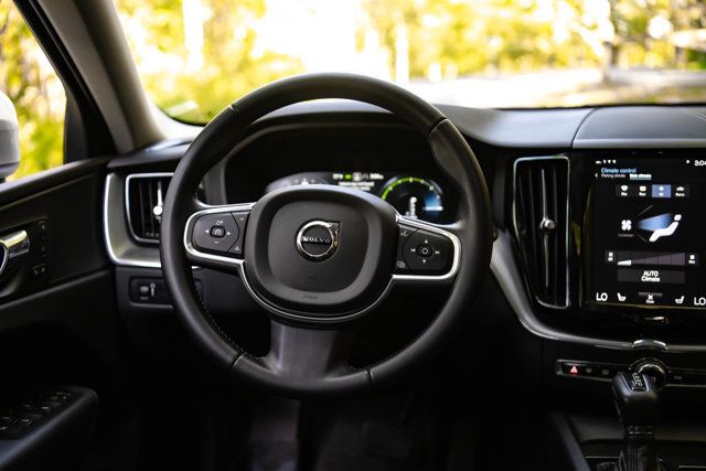 2020 Volvo XC60 LocalTrade/Momentum/T-6/PremiumPkg/BlindSpotMonitor/NAV - 23079311 - 18