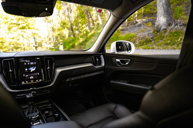 2020 Volvo XC60 LocalTrade/Momentum/T-6/PremiumPkg/BlindSpotMonitor/NAV - 23079311 - 19