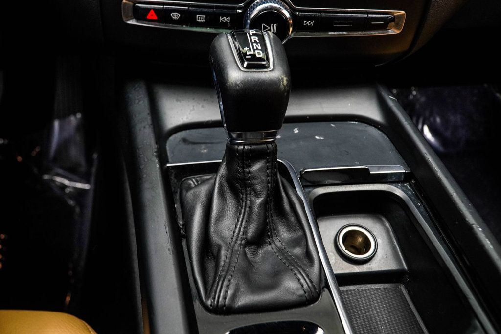Volvo XC60 photo 22