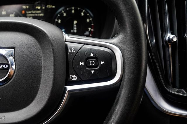 2020 Volvo XC60 T5 AWD Momentum - 23040661 - 25