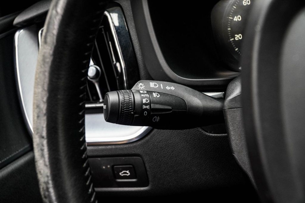 Volvo XC60 photo 29