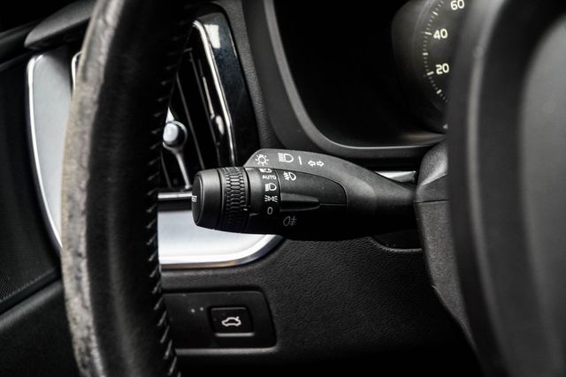 2020 Volvo XC60 T5 AWD Momentum - 23040661 - 28