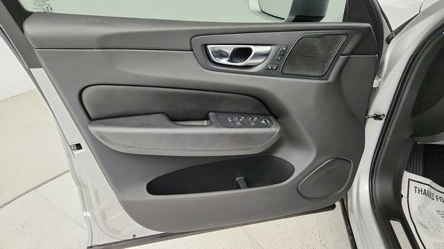 2020 Volvo XC60 T5 AWD Momentum with Premium & Multimedia Packages + 20'' Wheels - 22944173 - 10