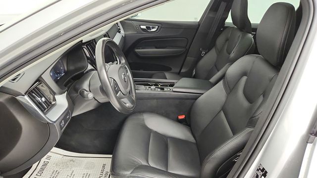 2020 Volvo XC60 T5 AWD Momentum with Premium & Multimedia Packages + 20'' Wheels - 22944173 - 19