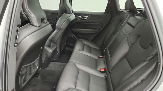 2020 Volvo XC60 T5 AWD Momentum with Premium & Multimedia Packages + 20'' Wheels - 22944173 - 20