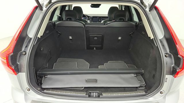 2020 Volvo XC60 T5 AWD Momentum with Premium & Multimedia Packages + 20'' Wheels - 22944173 - 21