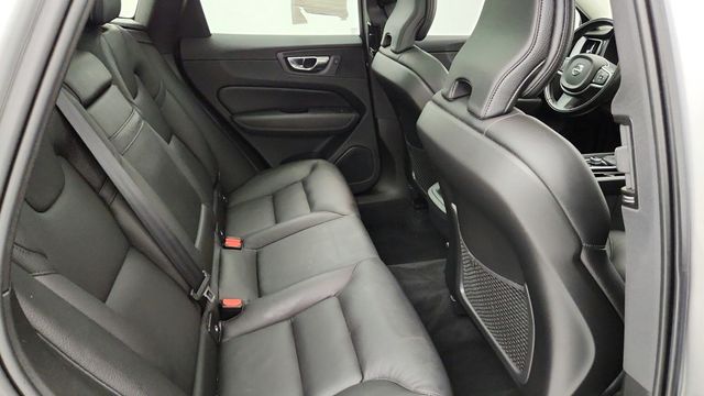 2020 Volvo XC60 T5 AWD Momentum with Premium & Multimedia Packages + 20'' Wheels - 22944173 - 22