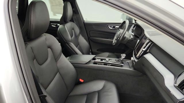 2020 Volvo XC60 T5 AWD Momentum with Premium & Multimedia Packages + 20'' Wheels - 22944173 - 23