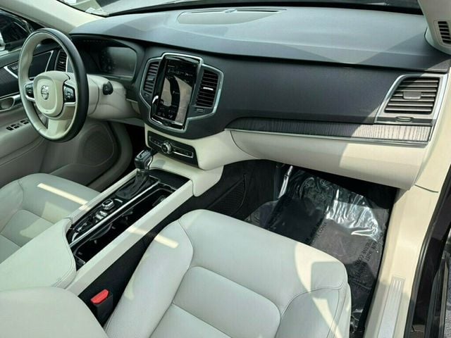 2020 Volvo XC90 T5 AWD Momentum 7 Passenger - 23023195 - 10