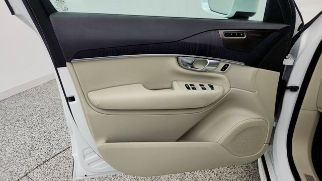2020 Volvo XC90 T5 FWD Momentum 7 Seater w/ Advanced & Multimedia Packages - 23014787 - 10