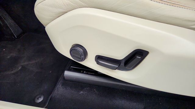 2020 Volvo XC90 T5 FWD Momentum 7 Seater w/ Advanced & Multimedia Packages - 23014787 - 11