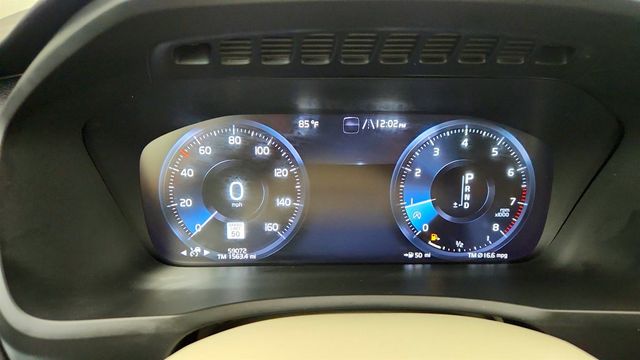 2020 Volvo XC90 T5 FWD Momentum 7 Seater w/ Advanced & Multimedia Packages - 23014787 - 14
