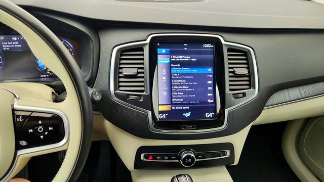 2020 Volvo XC90 T5 FWD Momentum 7 Seater w/ Advanced & Multimedia Packages - 23014787 - 17