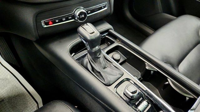 2020 Volvo XC90 T5 FWD Momentum, 7-Seater with 20'' Wheels + Heated Seats & SW - 22972983 - 16