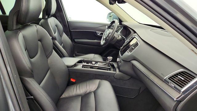 2020 Volvo XC90 T5 FWD Momentum, 7-Seater with 20'' Wheels + Heated Seats & SW - 22972983 - 24