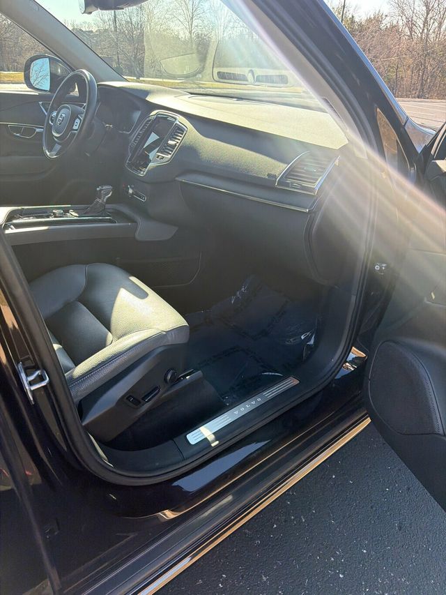 2020 Volvo XC90 T6 AWD Momentum 7 Passenger - 22973135 - 12