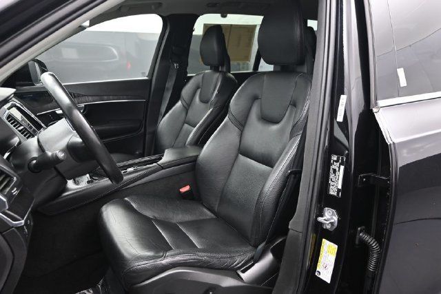 2020 Volvo XC90 Momentum