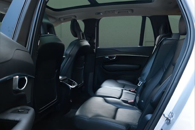 2020 Volvo XC90 T6 AWD Momentum 7 Passenger - 23089658 - 18