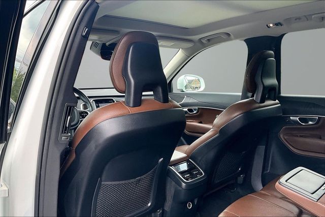 2020 Volvo XC90 T6 AWD Momentum 7 Passenger - 23036597 - 16