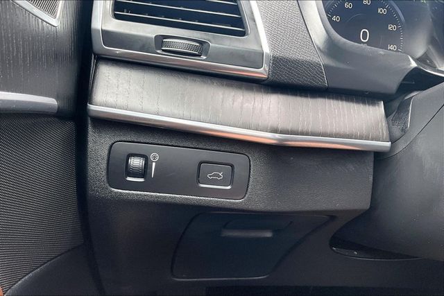 2020 Volvo XC90 T6 AWD Momentum 7 Passenger - 23036597 - 26