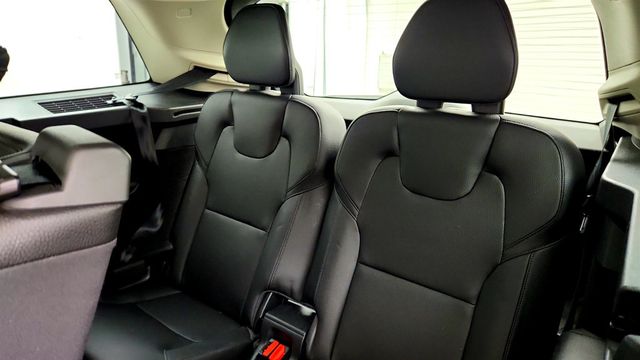 2020 Volvo XC90 T6 AWD Momentum 7 Seater w/ Advanced Pkg & harman/kardon Audio - 23033174 - 22