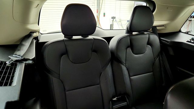 2020 Volvo XC90 T6 AWD Momentum 7 Seater w/ Advanced Pkg & harman/kardon Audio - 23033174 - 24