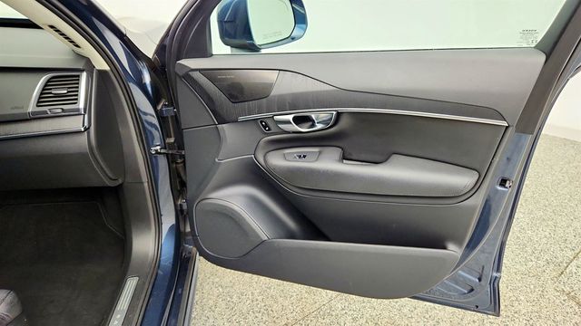 2020 Volvo XC90 T6 AWD Momentum 7 Seater w/ Advanced Pkg & harman/kardon Audio - 23033174 - 28