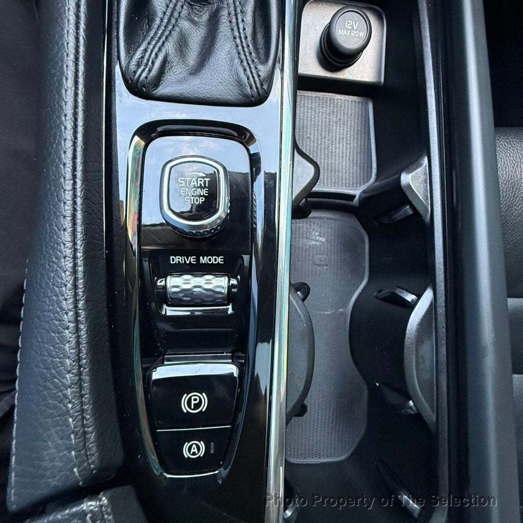 Volvo XC90 photo 35