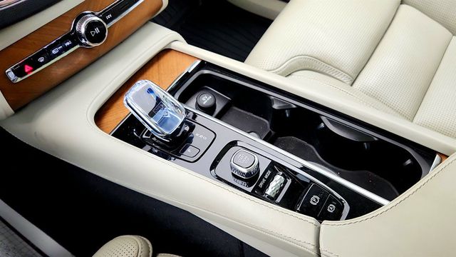 2020 Volvo XC90 T8 eAWD Plug-In Hybrid Inscription 6 Seater w/ Advanced Package - 23031136 - 16