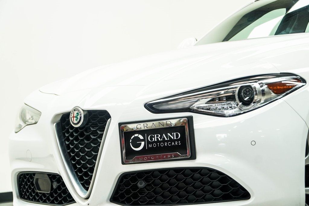 2021 Alfa Romeo Giulia Ti photo 2