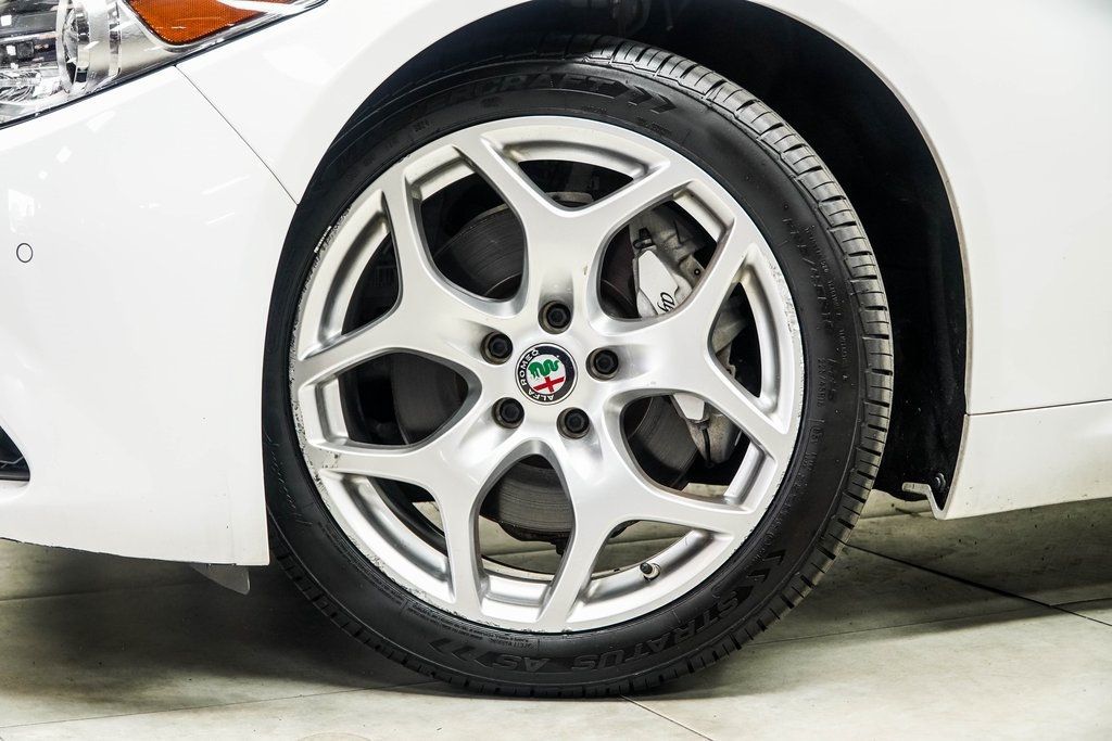 2021 Alfa Romeo Giulia Ti photo 3