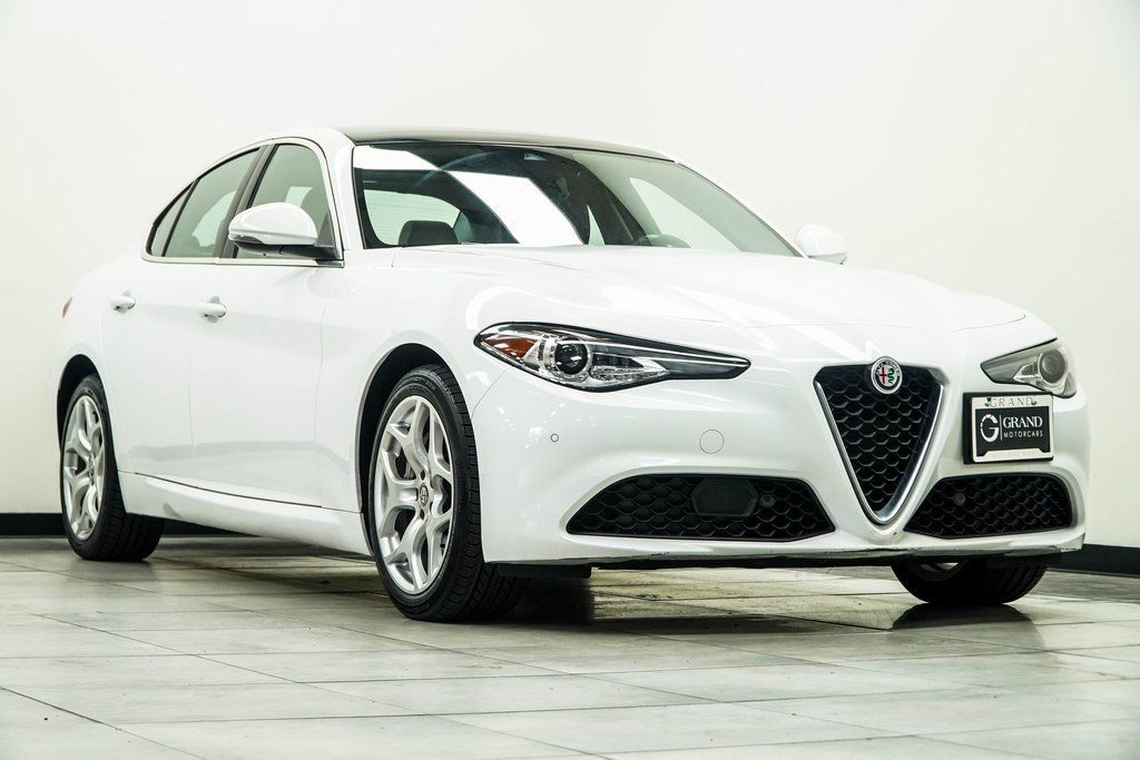2021 Alfa Romeo Giulia Ti photo 4